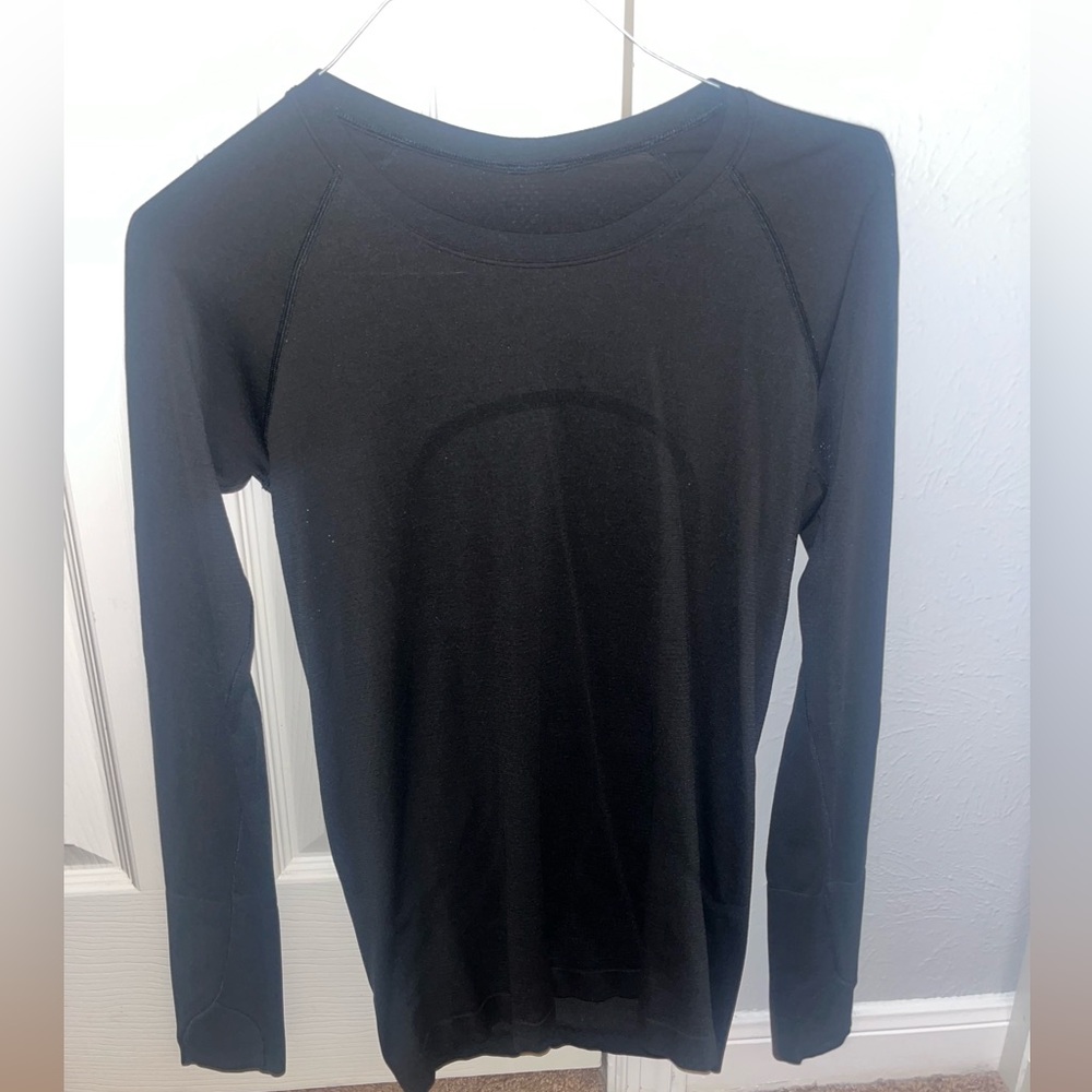 Black Size 8 Swiftly Tech Long-Sleeve Shirt 2.0
Hip Length